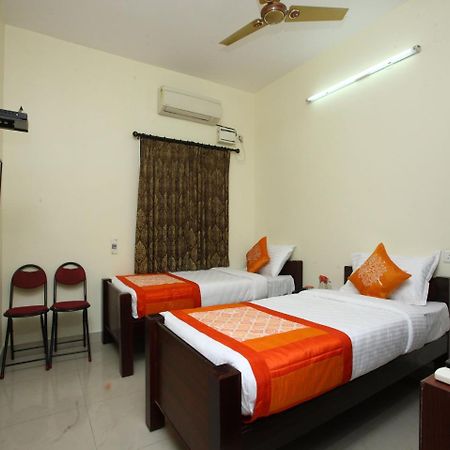 Hotel Oyo 10465 Koyambedu Chennai Esterno foto