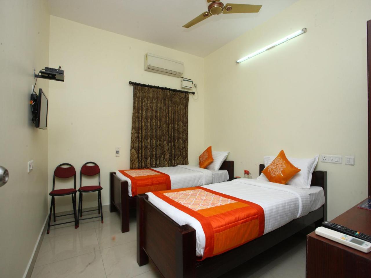 Hotel Oyo 10465 Koyambedu Chennai Esterno foto