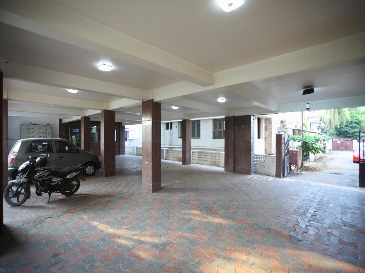 Hotel Oyo 10465 Koyambedu Chennai Esterno foto