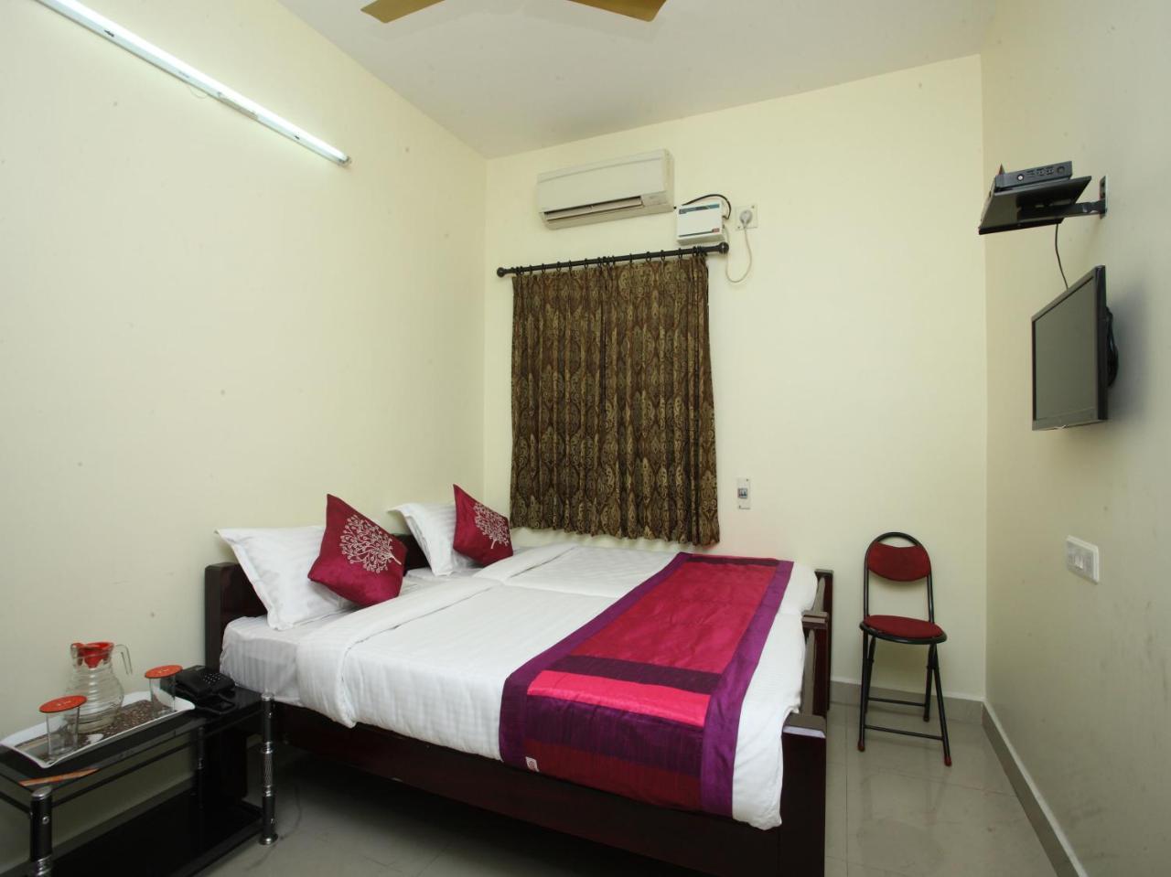 Hotel Oyo 10465 Koyambedu Chennai Esterno foto
