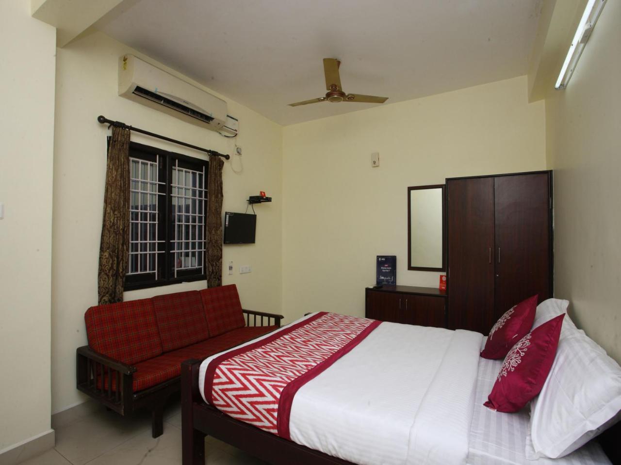 Hotel Oyo 10465 Koyambedu Chennai Esterno foto