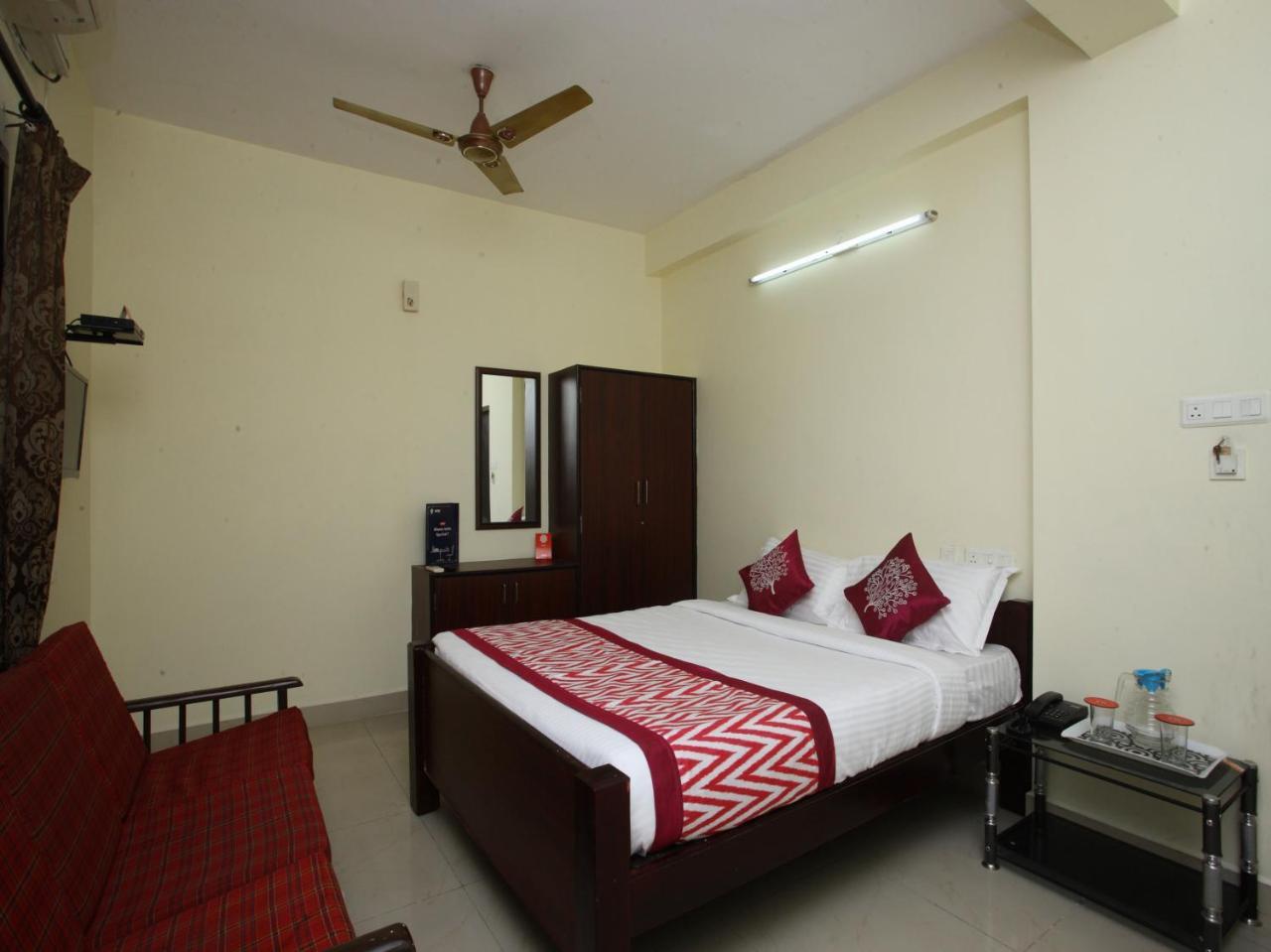 Hotel Oyo 10465 Koyambedu Chennai Esterno foto